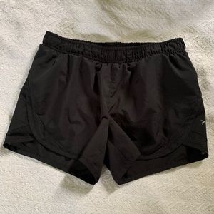 Old Navy Active Go-Dry Shorts (Size L) in Black.
